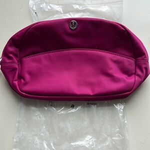 Lululemon city essentials pouch 2 L